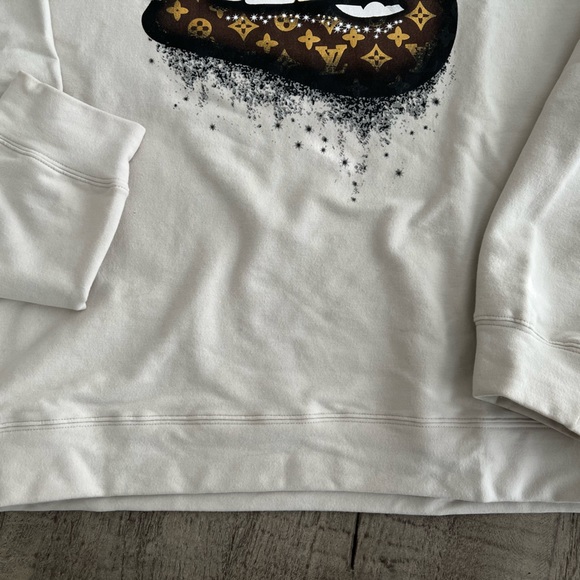 SHESHOW Designer Inspired Lip Graphic Sweatshirt - Picture 4 of 7